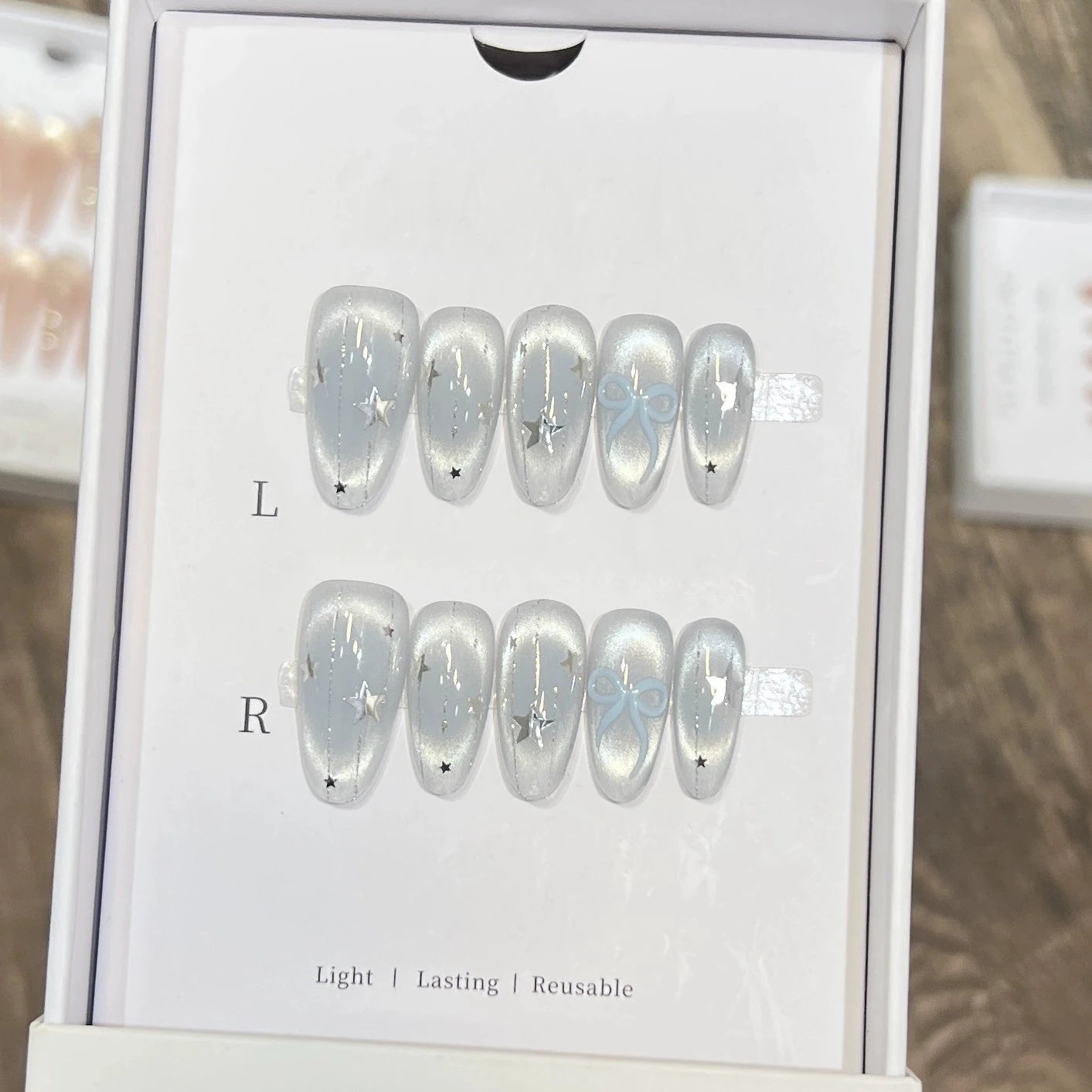 10Pcs mid-length oval White Moonlight Cat Eyes Nails Sliver Bowknot Press on False Nails with Pearl Diamond Full Cover Nail Tips.