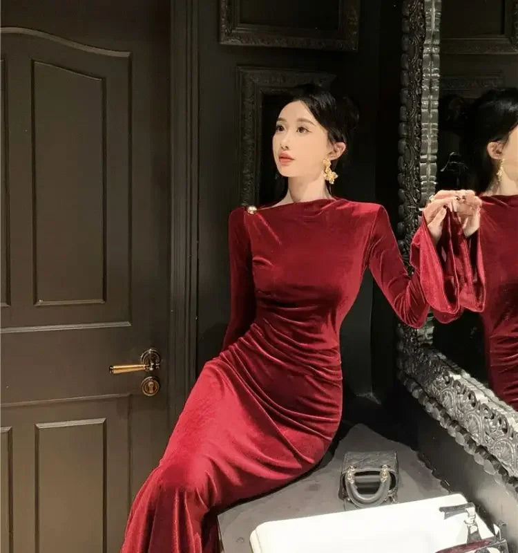 Internet Celebrity High-End-Samtkleid Leichtes, temperamentvolles, hoch tailliertes, schlankes, burgunderrotes Fischschwanzkleid.