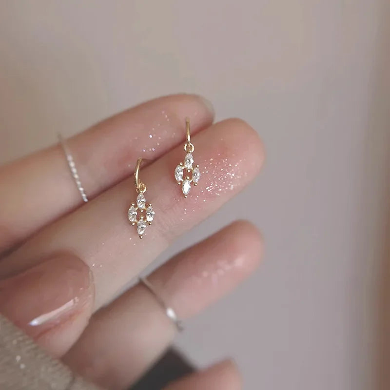 925 Silver Needle Mini Snowflake Flower Cubic Zirconia Earrings Ear Bone Nail Piercing Ear Jewelry Children's Earrings.