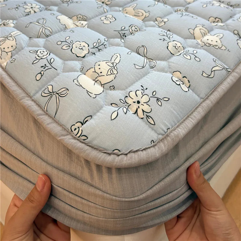 1pc Thicken Bed Cover Cartoon Print Bedspread Non-slip Mattress Protector Quilted Soft Bed Linen 매트리스 커버 (No Pillowcase).