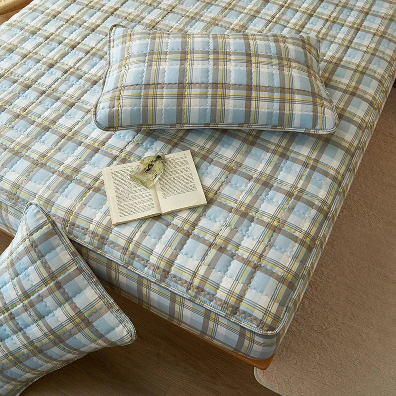 For High-Quality Quilted Plaid Mattress Cover,Mattress Protector,- Antibacterial, Breathable,Comfortable for Fresh Sleep Experie.