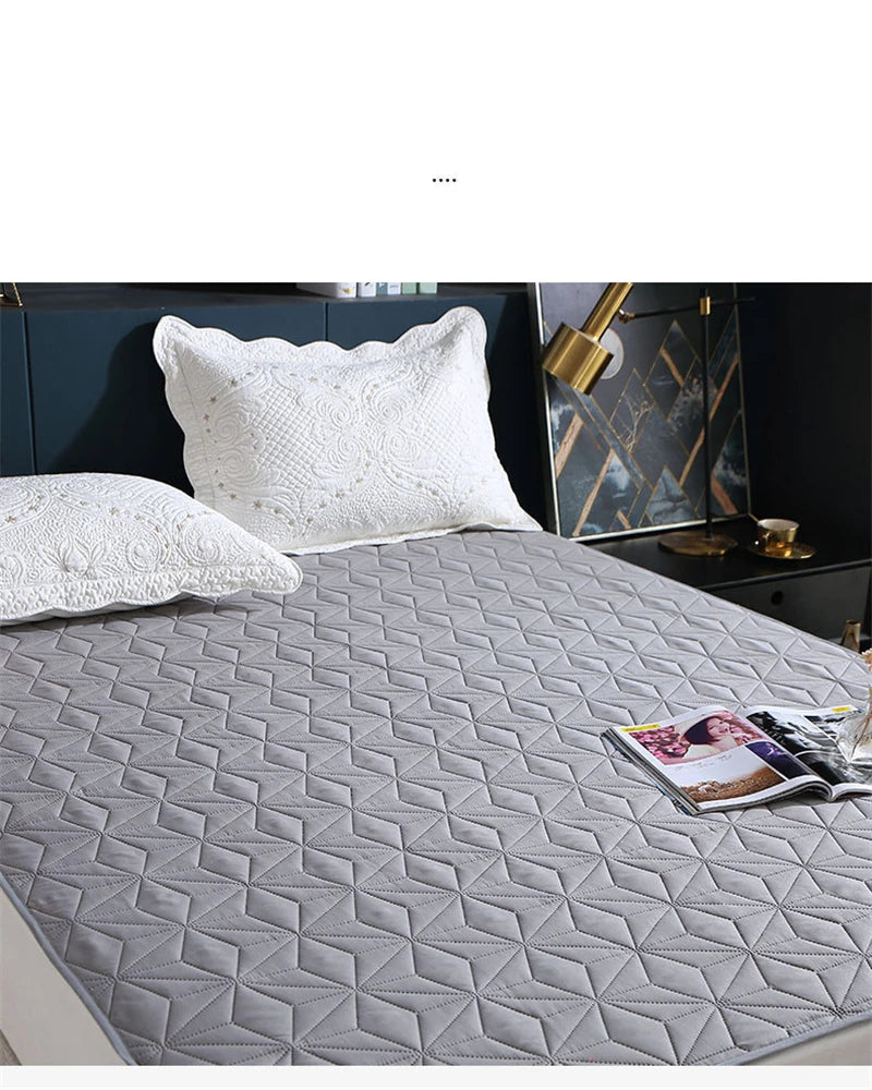 Sandwich Cotton Quilted Waterproof Bed Pad Elderly and Children Bed Protectors Pads Non-slip Anti Dust Skin-friendly Bed Cover.