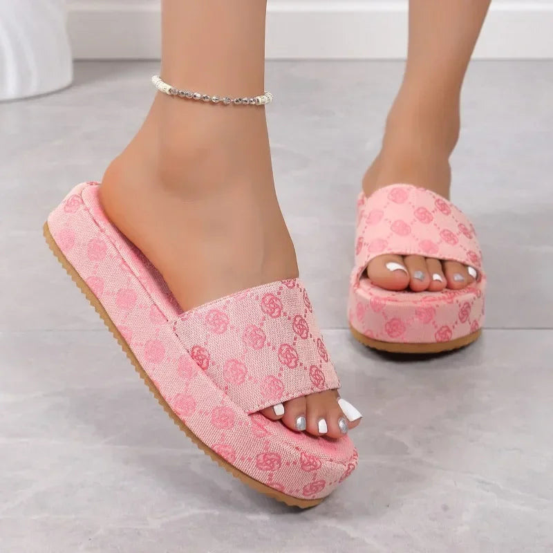 Women Platform Slippers Women Shoes Designer Flat Sandals Outdoor Floral Sandals Ladies Beach Shoes Sandalias For women.