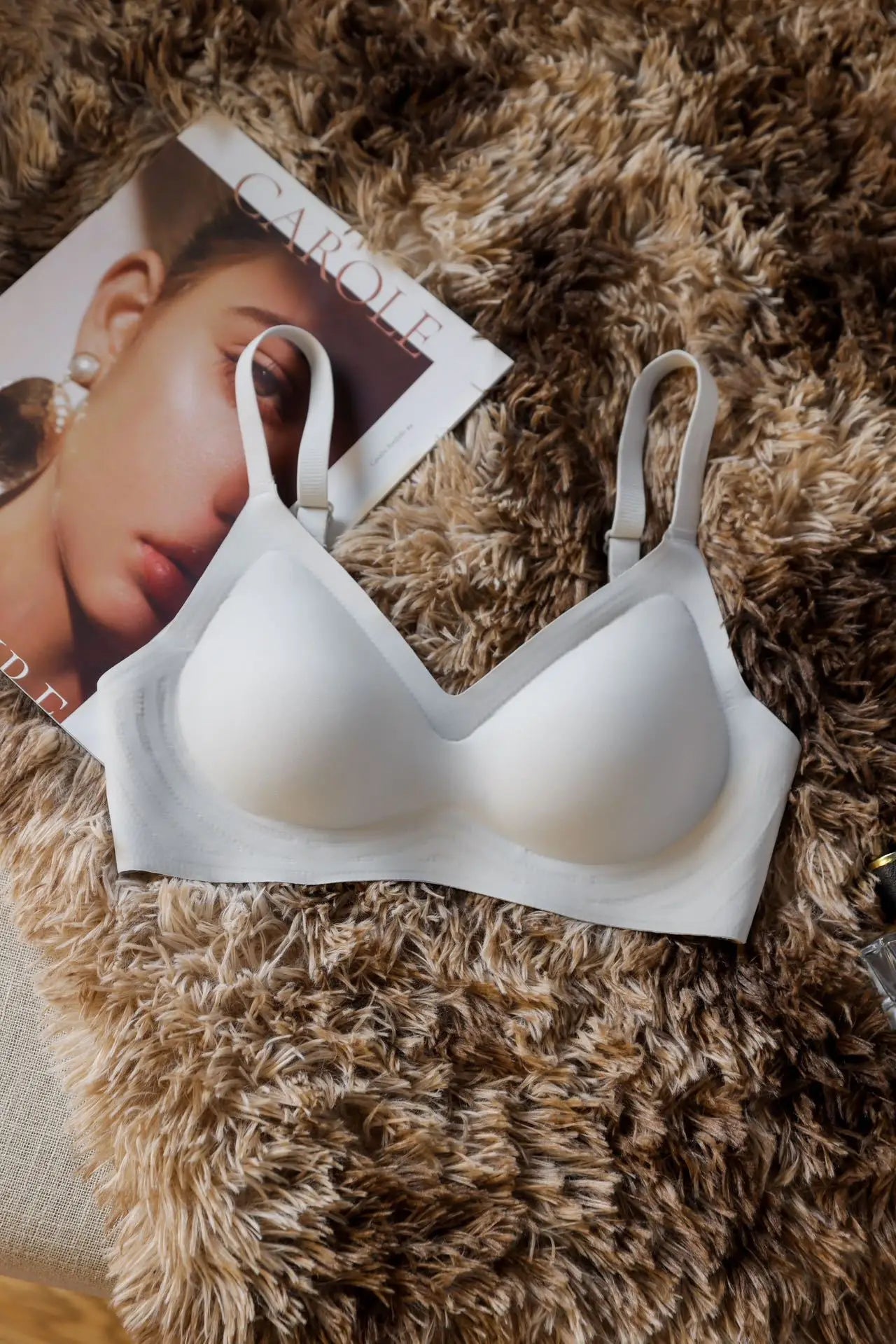 Small breast seamless bra Women's small breast push-up comfortable non-underwire soft support closed breast bra.