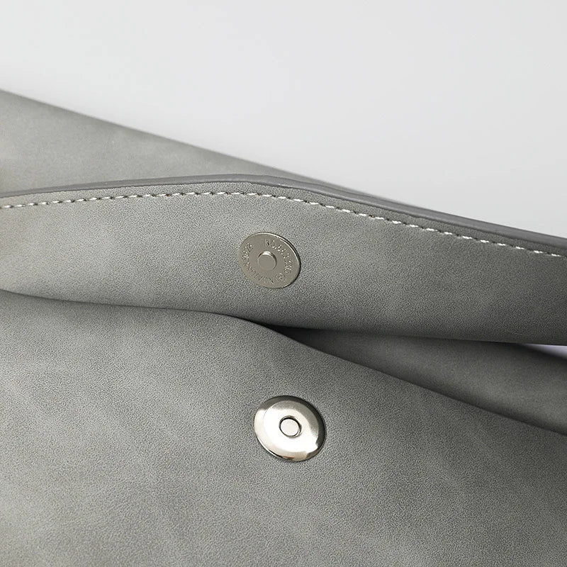 A4 Leather Document Bag, Large Capacity Business Briefcase, Waterproof Office Folder, Can Hold Laptop and Stationery.