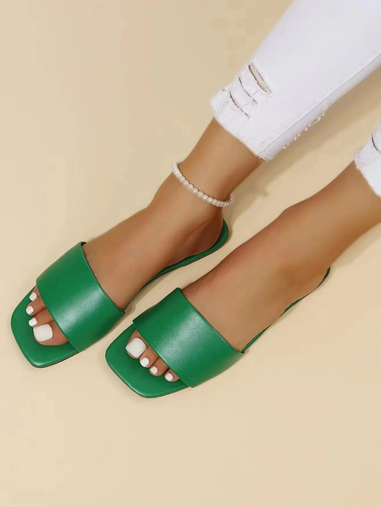 Women Fashion Sandals 2025 New Summer Flat Shoes Square Toe Slip-on Girls Indoor Street Slippers Plus Size Beach Slides.
