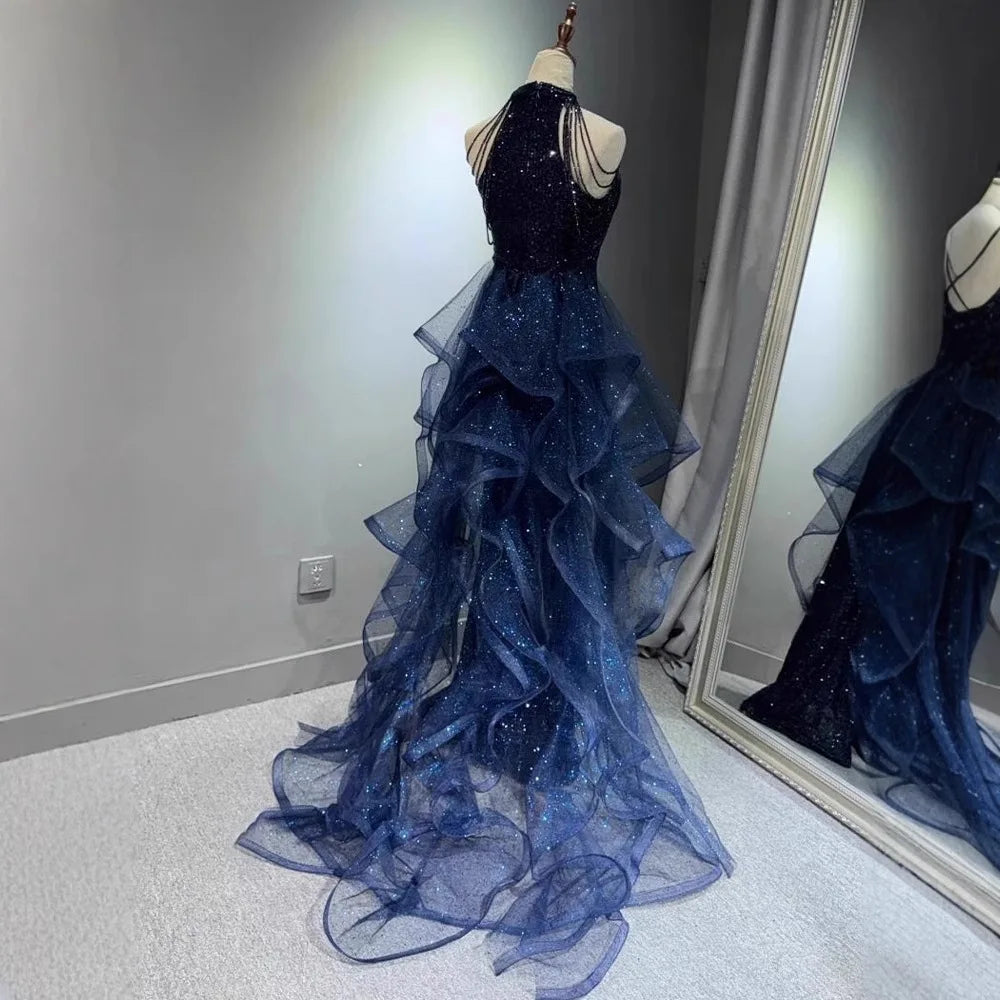 Elegante funkelnde marineblaue Abendkleider, Halt-Perlen-Partykleid, maßgeschneidertes Ballkleid 2025, abgestufte Roben de Soirée, Sweep-Zug.