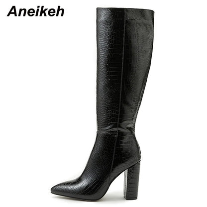 Aneikeh Pointed Thick Heels Knee Long Boots Women's 2025 Spring/Autumn Patent Leather Crocodile Pattern Panel Side Zipper Boots.
