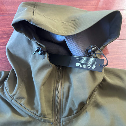 Compass Button Patch Italian Luxury Style Men's Fleece-lined Windbreaker Jacket Zippered Suitable For Outdoor Sports Hoodie.