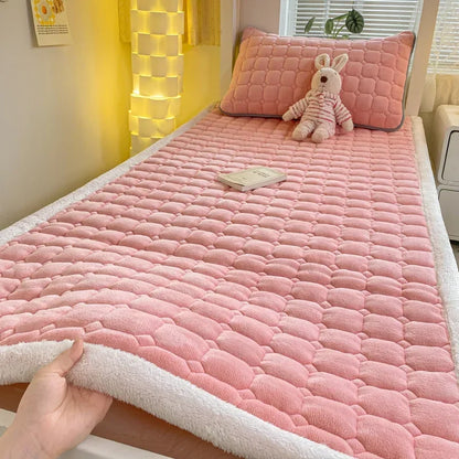 2024 Winter Milk Velvet Bedspread King Size Bed Cover Quilted Mattress Pad Washable Mattress Protector Bed Linen Queen Bedsheet.