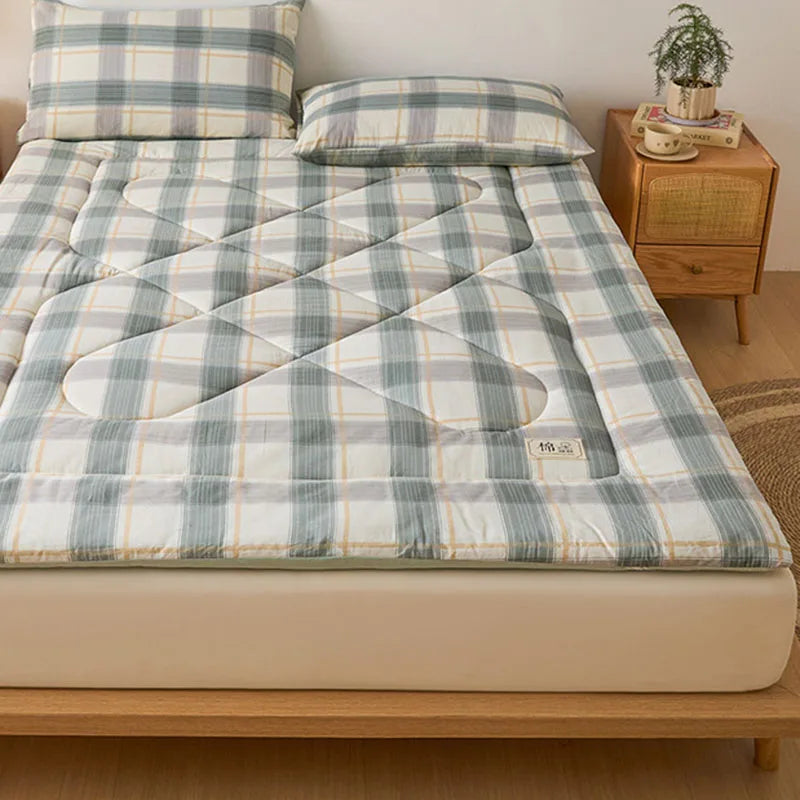 A-Class Cotton Mattress for Student Dormitories Nordic Checkered Printed Thick Cushion for Bed All-Season Single Home Decoration.