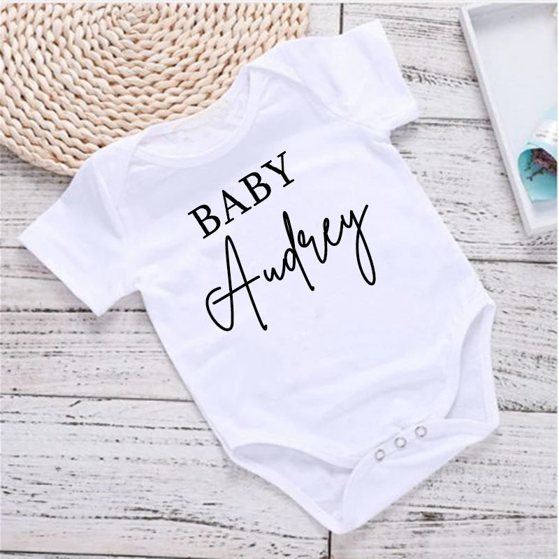 Personalisierter Name Baby Body Benutzerdefinierter Name Neugeborene Süße Kleidung Kleinkind Sommer Kurzarm Overall Unisex Kleinkind Dusche Geschenk.