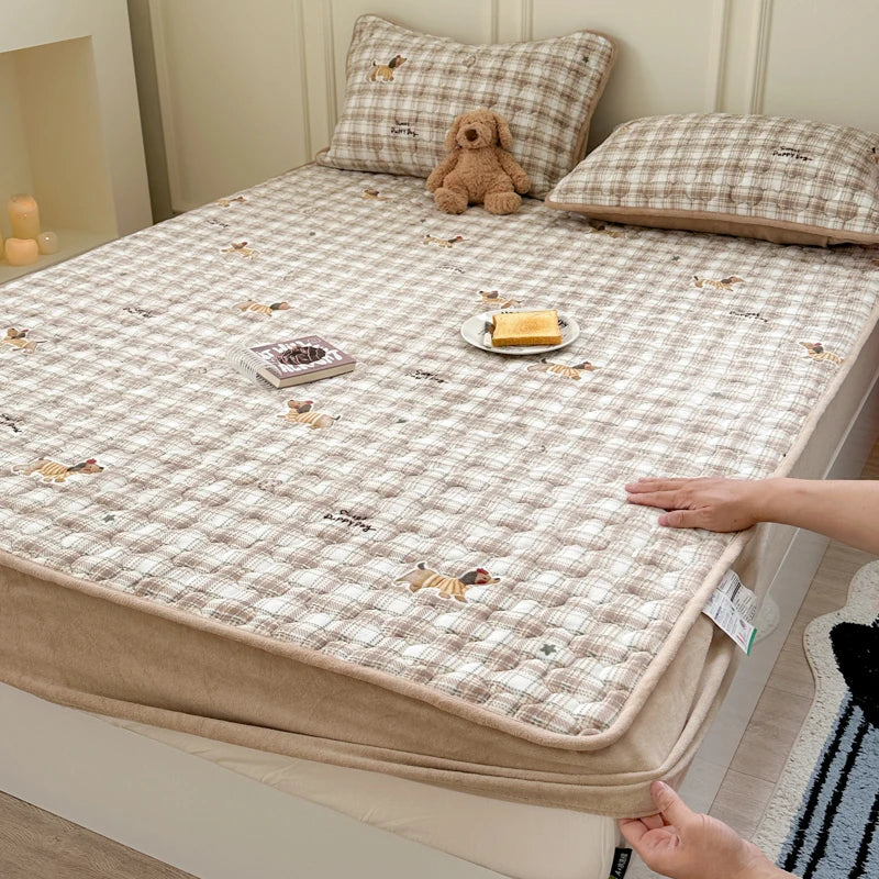 Quilted Velvet Bed Cover Printed Bedspread for Home Winter Mattress Protector Thicken Bed Linen 매트리스 커버 (No Pillowcase).