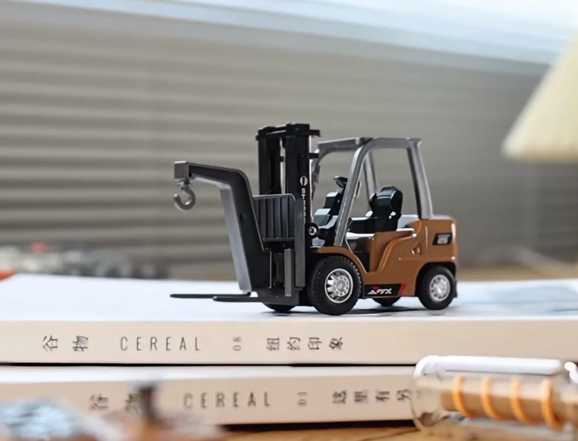 2.4G Tabletop RC Forklift Engineering Vehicle 1/64 Mini Remote Control Alloy Forklift Desktop Toys Model Gift for Boys.