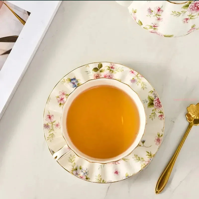 Tea Set Ceramic Coffee Cup Suit British Style High-Grade Bone China Golden edge Tea Cup And Saucer With A Spoon.