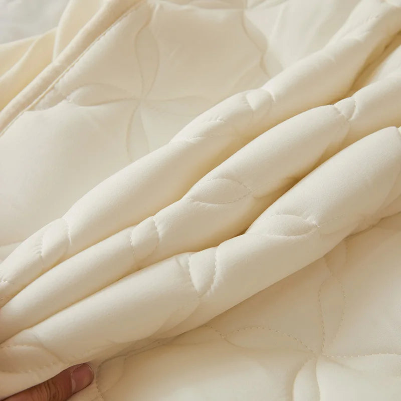 Quilted Mattress Cover Single/Double Bedspread Thicken Bed Linen Waterproof Bed Cover Home Soft Bedsheet 매트리스커버 (No Pillowcase).