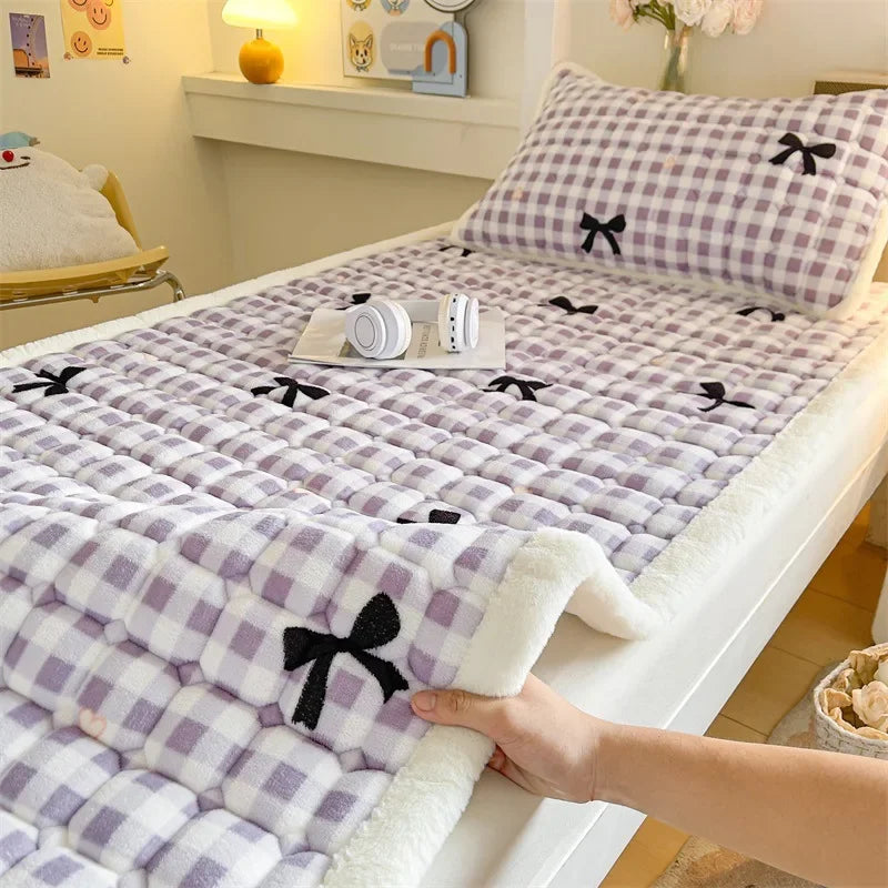 Winter Soft Thick Flannel Mattress Toppers Dormitory Single Double Bedspread Warm Bed Sheets Mattress Cover Fold Tatami Thin Mat