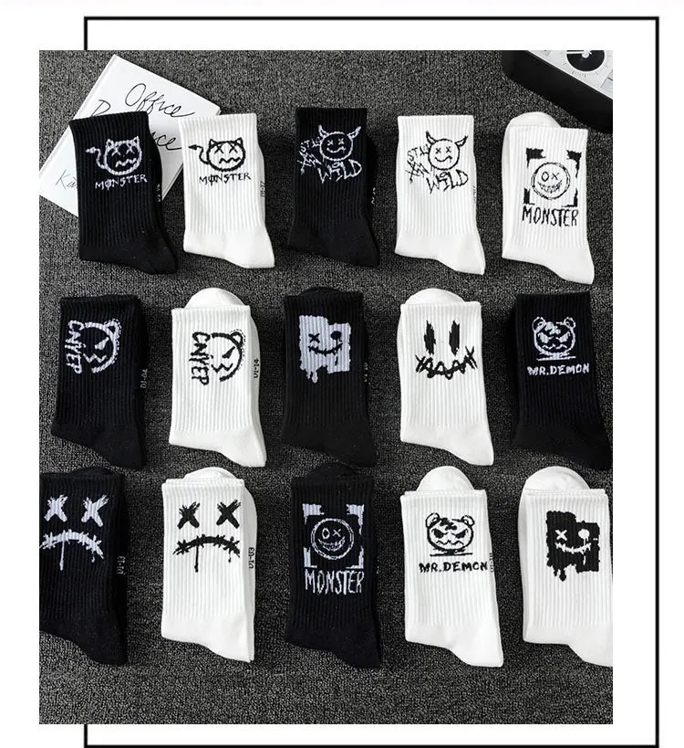 10 pairs of men's sports socks, casual, breathable, and versatile. Ghost face graffiti personalized socks.