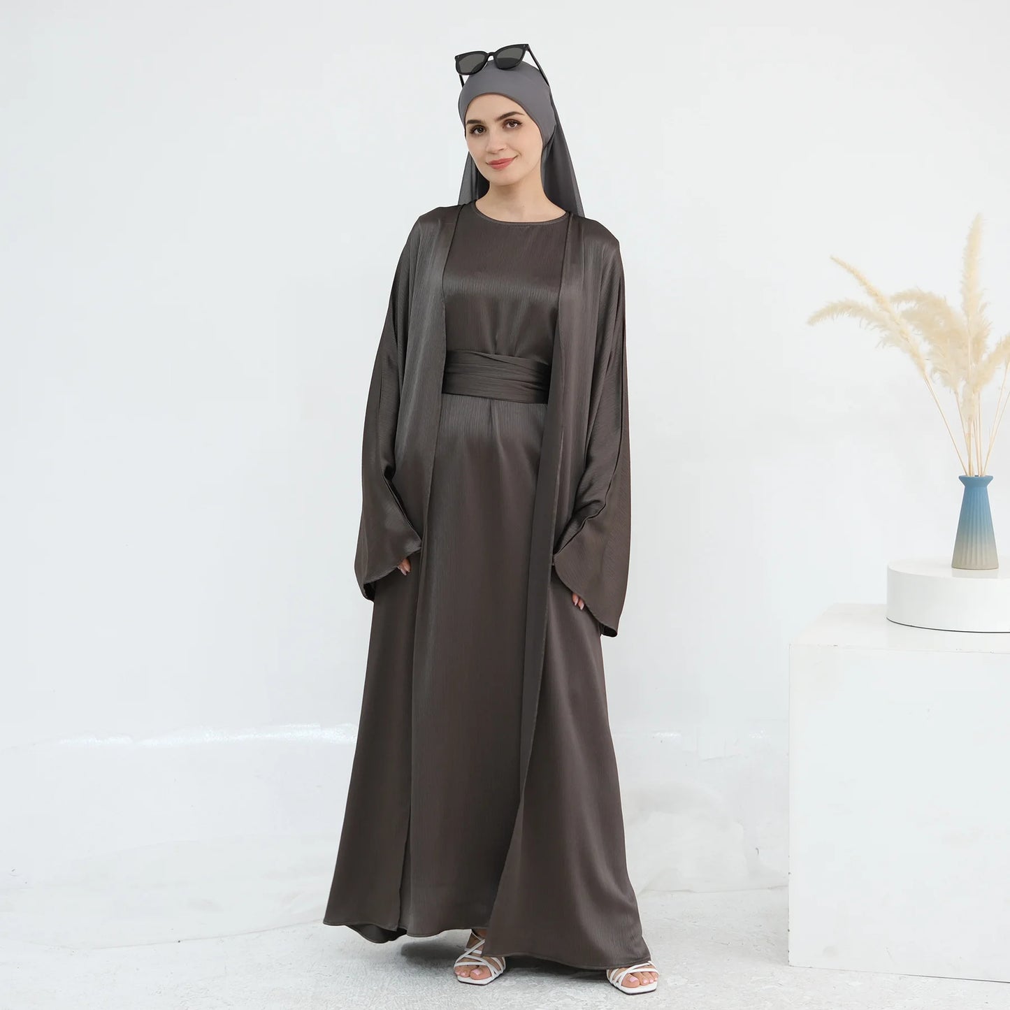 Two Piece Arabic Outfit Set for Muslim Women Elegant Modest Abaya Dress with Inner Ramadan Islamic Coat New Turkish Kaftan Robe.