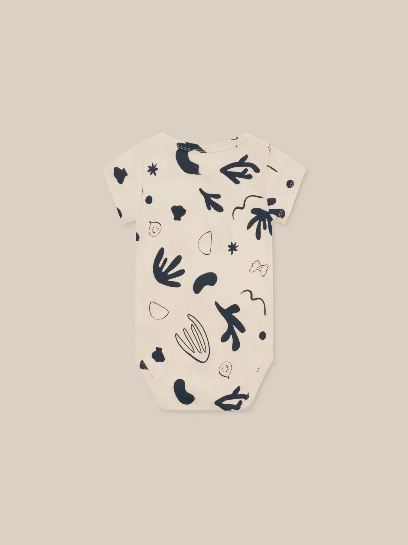 Babyanzug 2025, neuer süßer Baby-Kurzarm-Dreieckstaschen-Furz-Overall im Instagram-Stil für drinnen und draußen.