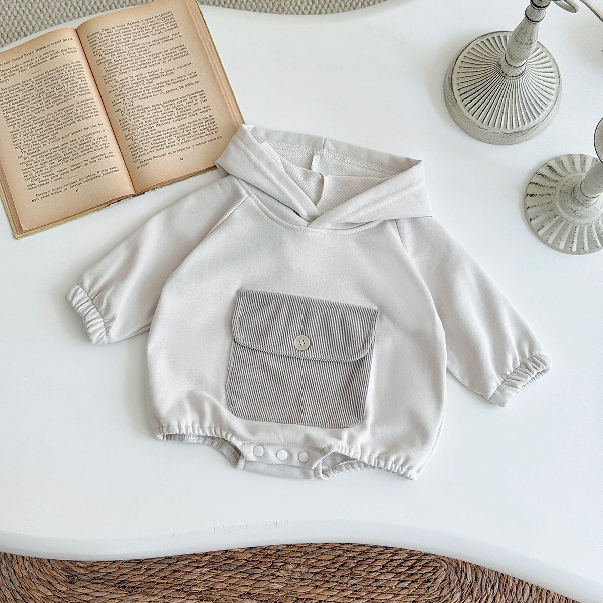 Herbst Neue Baby Minimalistischen Hoodie Lange Ärmel Große Tasche Klettern Kleidung Baby Neugeborenen Artikel Bodys & Einteiler.