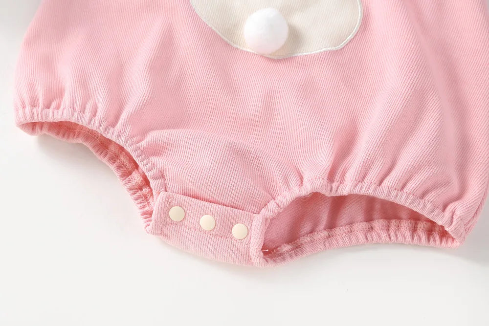 2024 Sommer Baby Mädchen Kleidung niedlichen Hasen falsch zweiteiligen Bodysuit Kleinkind Streifen Patchwork einteilige Kleidung.