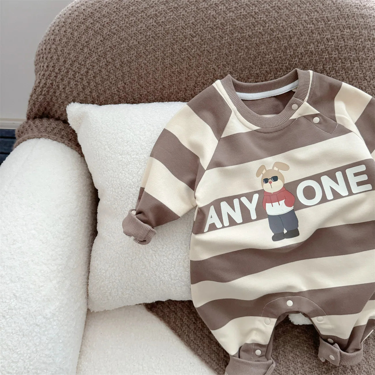 Ins 2024 Frühling Herbst Baby Jungen Bodysuit Baumwolle gestreiften Cartoon gedruckt Langarm Kleinkind Jungen Stram pler Neugeborene Jungen Outfits.