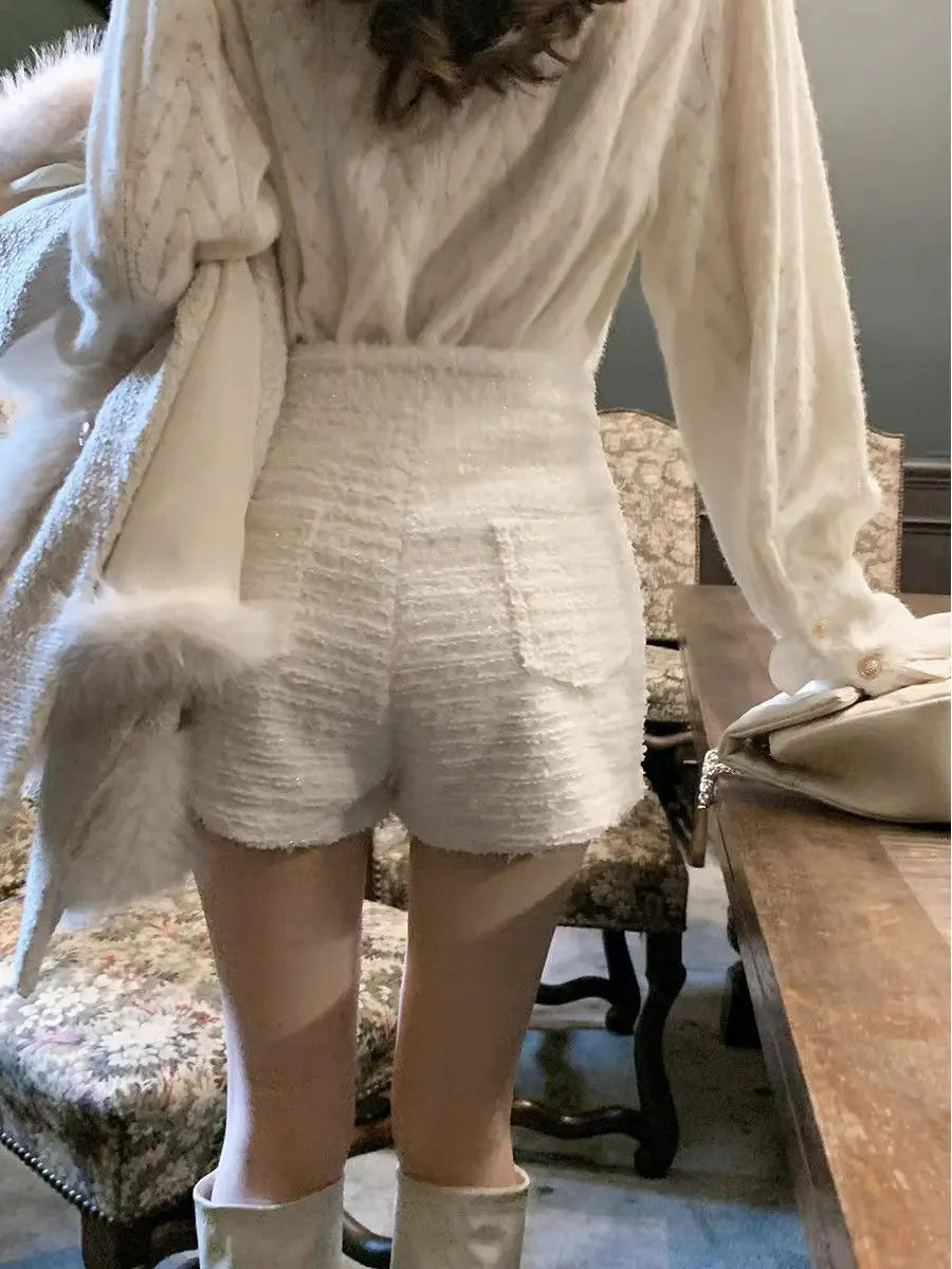 2023 Fall/Winter French Style Tweed Shorts High-Waisted Slimming Boot Shorts for Women Elegant Chic Design Versatile and Unique.