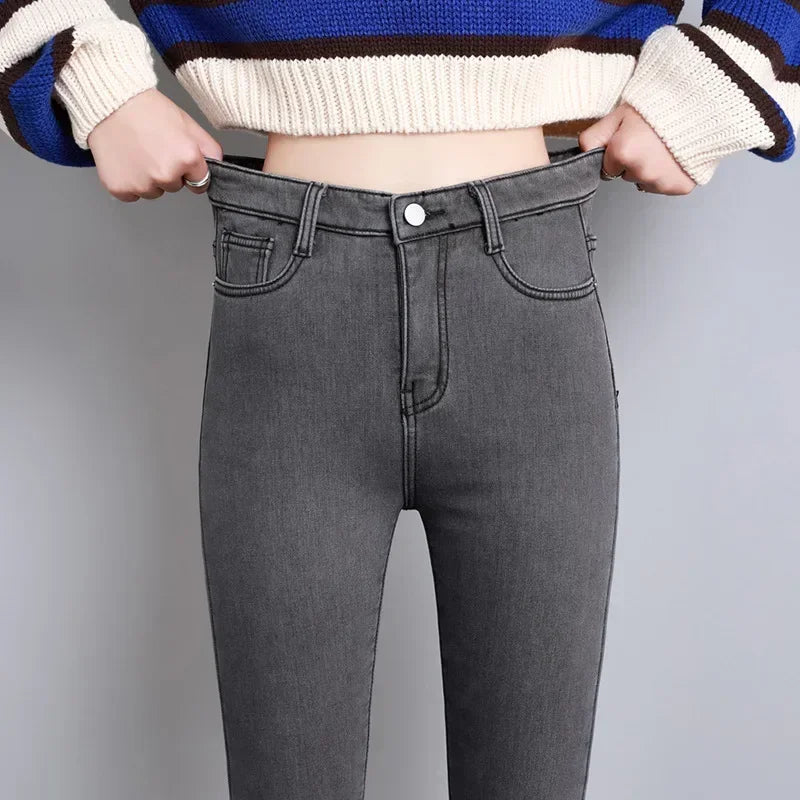 Frauen Thermische Dünne Jeans Mom Winter Warme Plüsch Stretch Jeans Dame Fleece Schnee Denim Hosen Student Bleistift Gerade Bein Hosen.