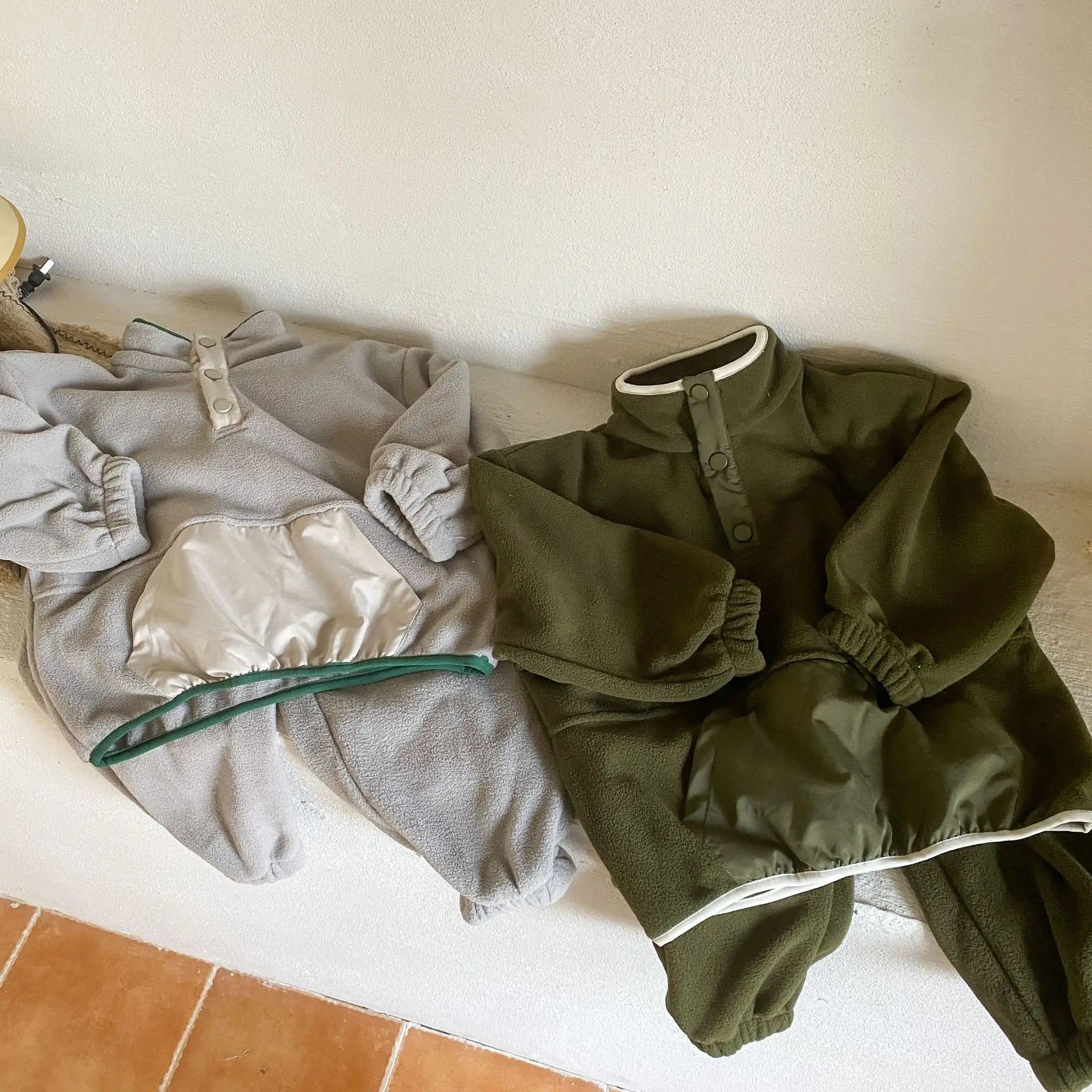 2025 Winter New Children Polar Fleece Sweatshirt Set Boys Girls Plus Velvet Thick Warm 2pcs Suit Kids Casual Sports Outfits.