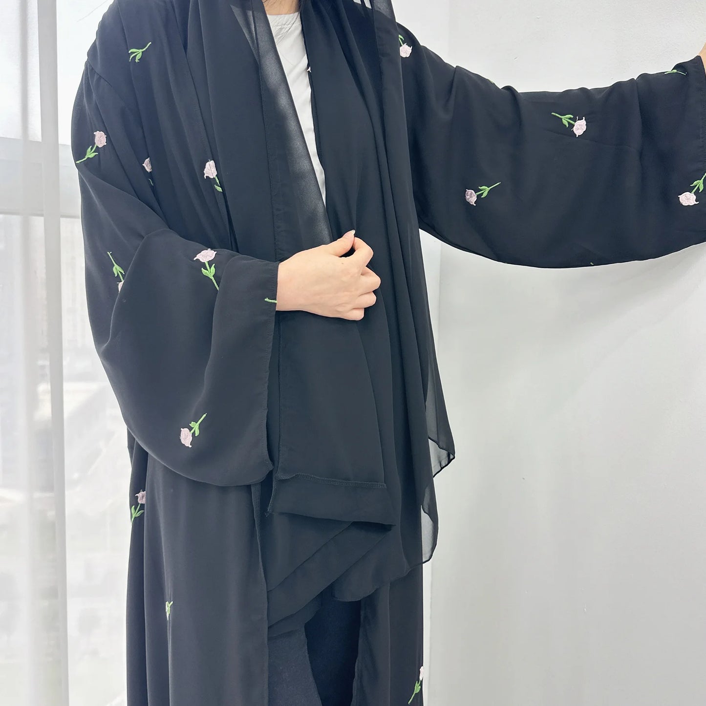 2024 New Black Embroideried Kimono Cardigan Abaya Dubai Luxury Muslim Kaftan Abayas For Women Turkish Islamic Clothing Outfit.