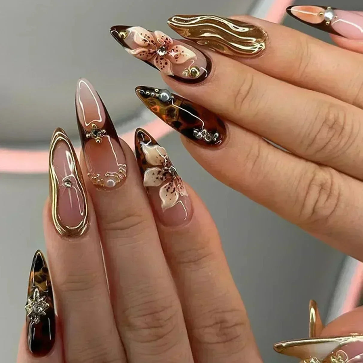 3D Flowers Gold Bead Lace White Daisy Bowknot Long Pointed Fake Nails Art Almond False Nails Press on Nails Charms Manicure Tool