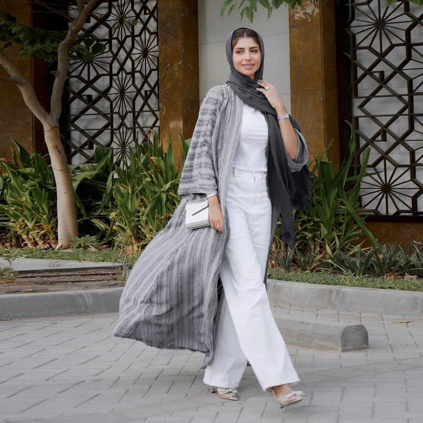 2024 New Fashion Muslim Kimono Abaya Solid Striped Retro Ethnic Cardigan Robe Dubai Middle Eastern Saudi Arabia Eid Clothes