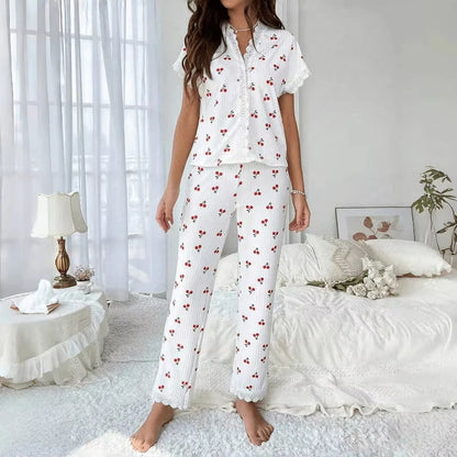 Damen-Pyjama-Set mit Spitzenbesatz, kurzärmliges Oberteil mit Knöpfen vorne und durchgehende Hose, Kirschdruck, 2-teilig, Nachtwäsche, Nachtwäsche, Homewear.