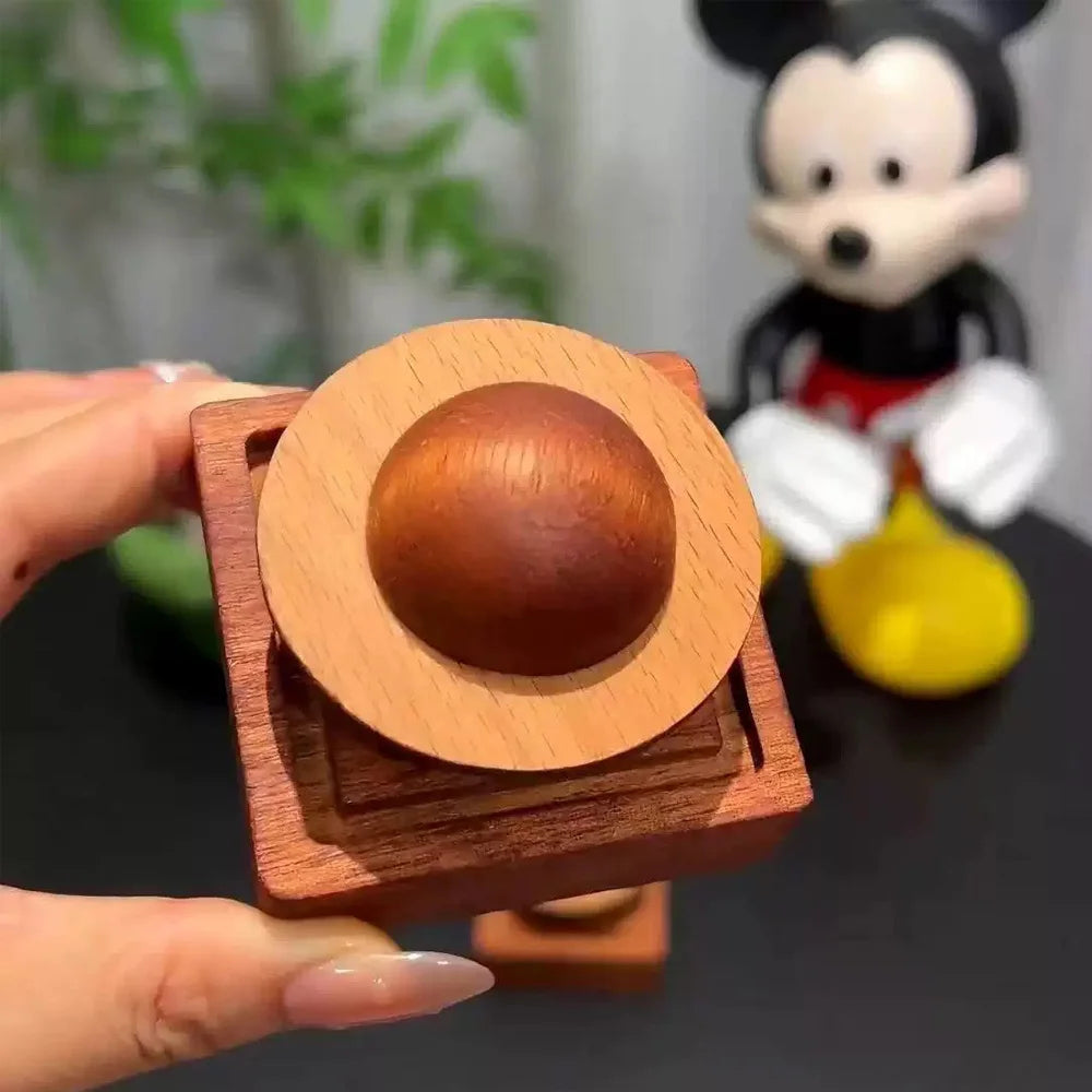 Exquisite Planet Essential Oil Diffuser for Indoor Car Decoration Wood Fragrance Vaporizer.