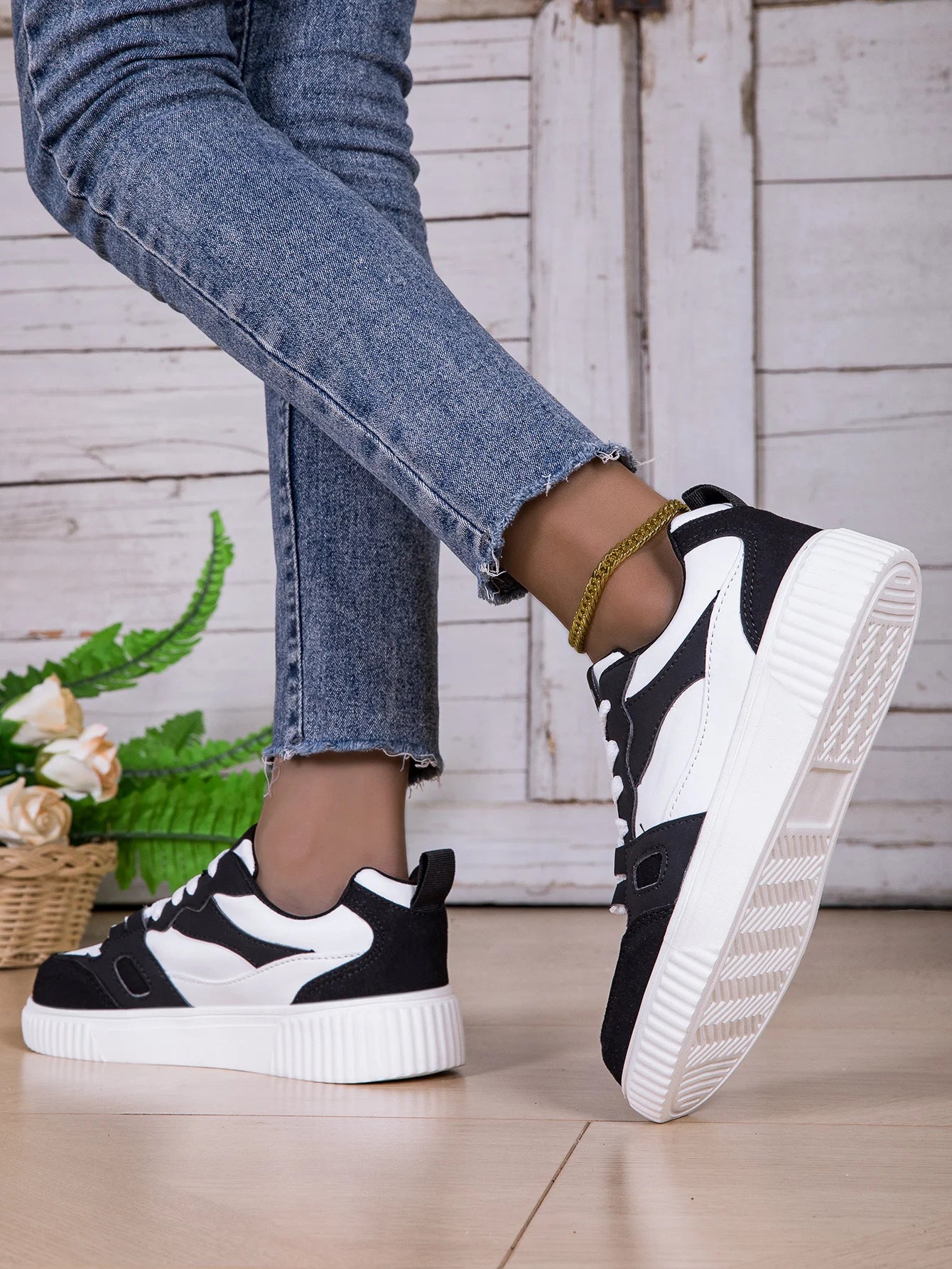 Women Shoes Skateboarding Shoes For Men Fashion Sneakers Lightweight White Black Sports Running Outdoor Casual Shoes Size36-46.