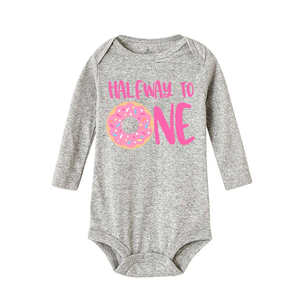 Halber Weg zu einem Geburtstag Baby Bodysuit Langarm Mädchen und Jungen Stram pler Baby Party Overall Kleidung.