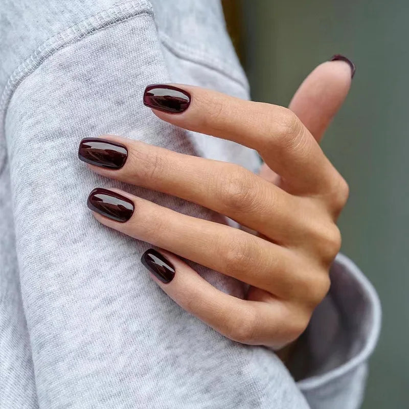 Classic Simple Glossy Solid Color Black Red Blue Green White Short Fake Nails Art False Nails Charm Press on Nails Manicure Tool.