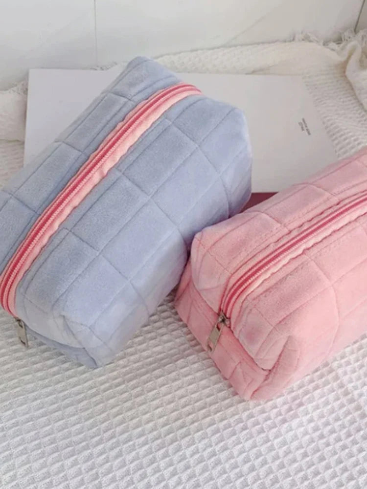 Cute Plush Makeup Bag for Women Portable Travel Small Cosmetic Bags Solid Color Zipper Toiletry Bag Washing Pouch Storage Bags.