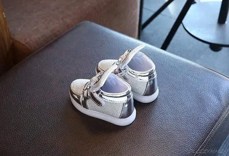 New Children Luminous Shoes Boys Girls Sport Running Shoes Baby Flashing Lights Fashion Sneakers Toddler Little Kid LED Sneakers.