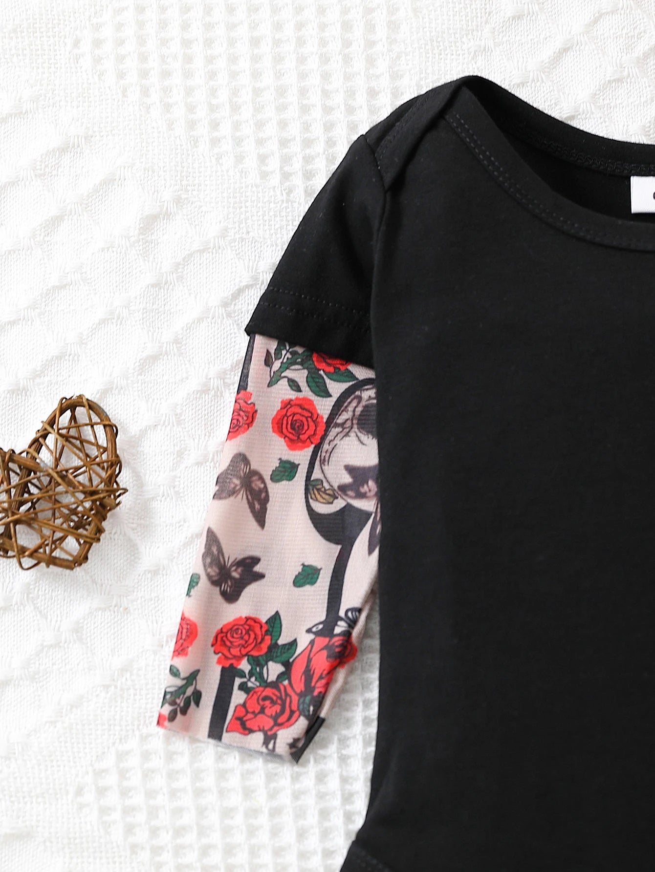 Sommer Baby Boy Kleidung Body suits Mode Neugeborenen Stram pler gefälschte zwei tätowierte Ärmel Baumwolle bequeme Baby Bodysuit Einteiler.