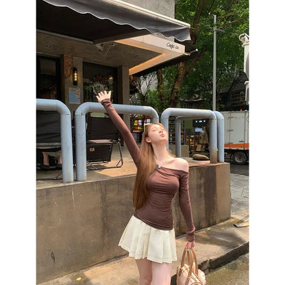 Spicy Girl Diagonal Shoulder Long Sleeve Women's T-shirt Base Layer Shirt Waist Inward Design Polo Collar Top.