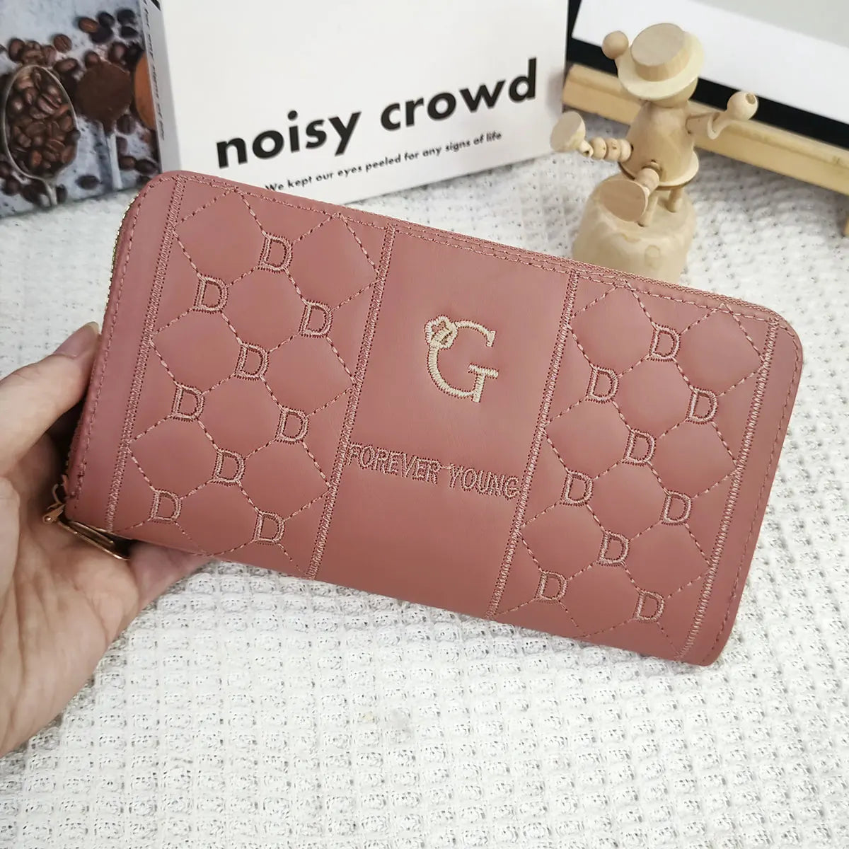 Women's wallet long letter embroidered women's long zipper versatile wallet large capacity mobile wallet.