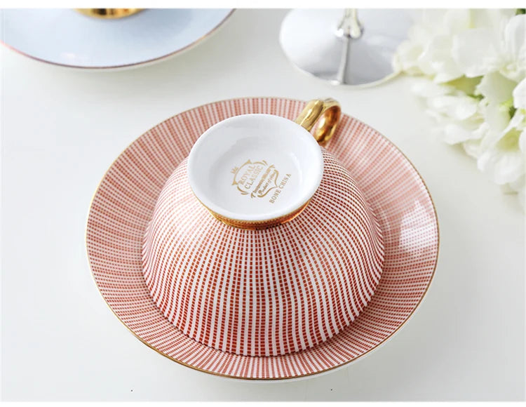Bone China Tea Cup Saucer Spoon Set 200ml Elegant Coffee Cup Gold Porcelain Tea Set Ceramic Teacup Cafe Espresso Cup British Mug.