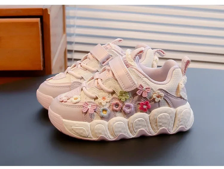 Kids Princess Shoes Thick Soft Sole Trendy Girls Sports Shoes Sweet Embroided 2024 New Fashion Children Sneakers with Flowers.