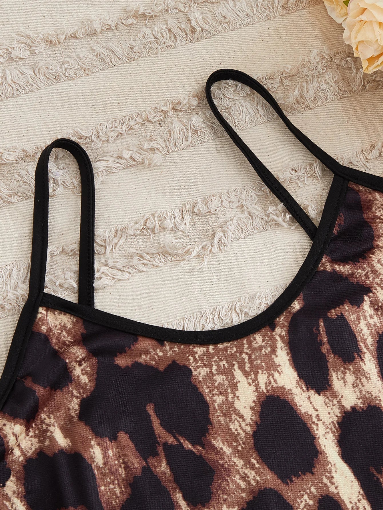 Damen-Pyjama-Set im neuen Stil, Heimkleidung, Leopardenmuster, Neckholder-Top, Shorts, lässiges Pyjama-Set.