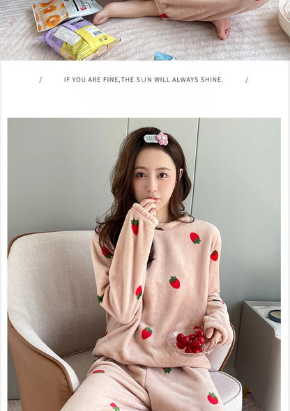 Warme Damen-Nachtwäsche für den Winter, bedruckt, Erdbeere, O-Ausschnitt, Korallensamt-Pyjama, Loungewear, zweiteiliges Set, süße Damen-Pyjamas.