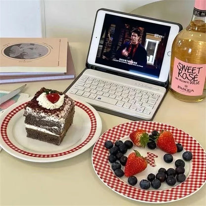 INS High Beauty Plate Vintage French Red Checkered Bear Plate Cute Ceramic Round Plate Dessert Breakfast Creative Dish Circular.