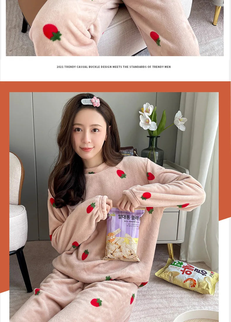 Warme Damen-Nachtwäsche für den Winter, bedruckt, Erdbeere, O-Ausschnitt, Korallensamt-Pyjama, Loungewear, zweiteiliges Set, süße Damen-Pyjamas.