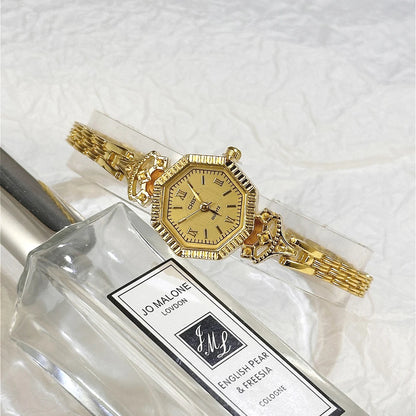 Luxury Famous Brand Oval Dial Women Watch Fashion Small Thin Gold Bracele Quartz Wristwatch Clock Gift Dropshipping Montre Femme.